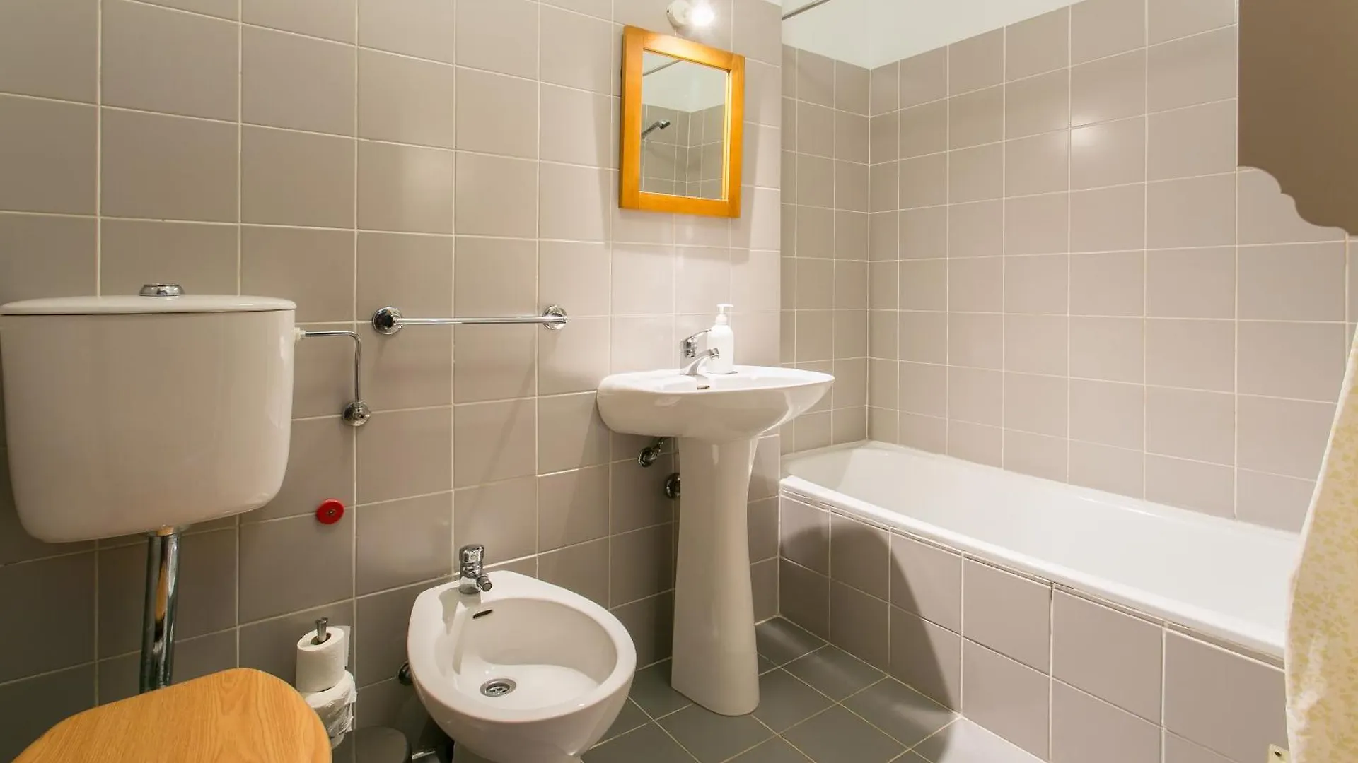Apartment Apartamento Central E Confortavel Junto Ao Bairro Da Graca Lisbon
